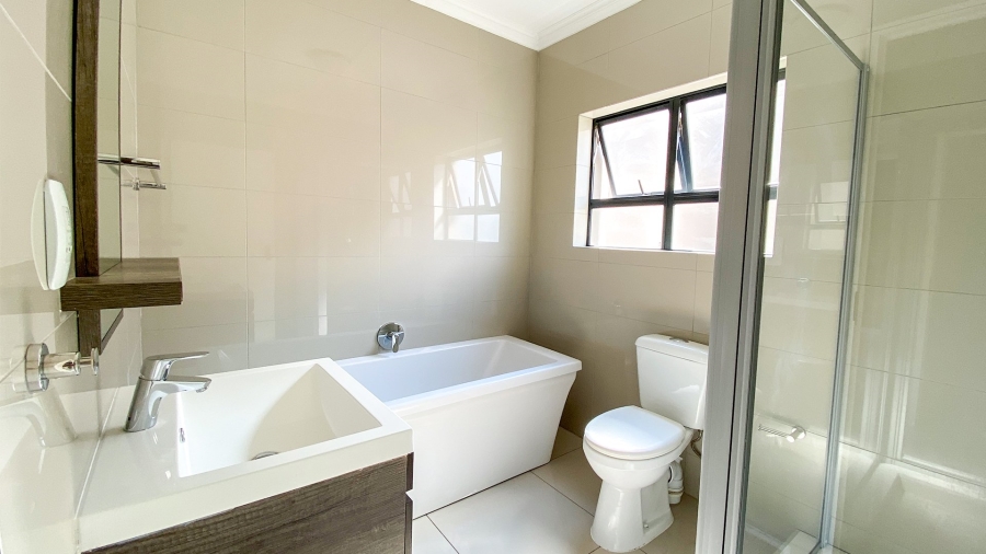 To Let 3 Bedroom Property for Rent in Crowthorne AH Gauteng