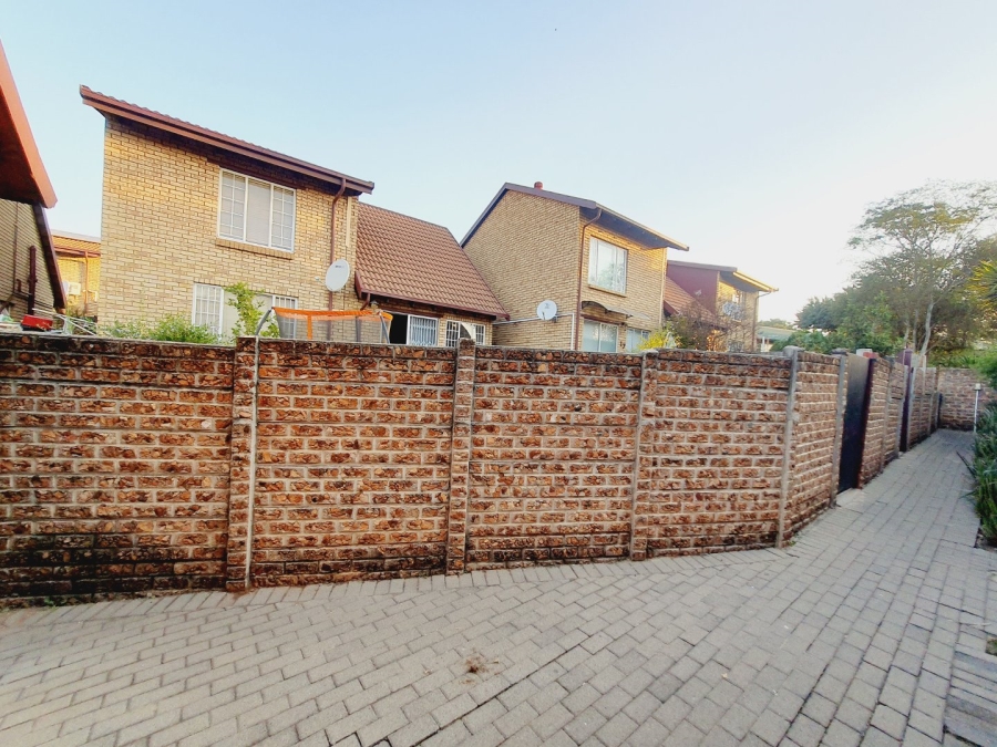 3 Bedroom Property for Sale in Hennopspark Gauteng