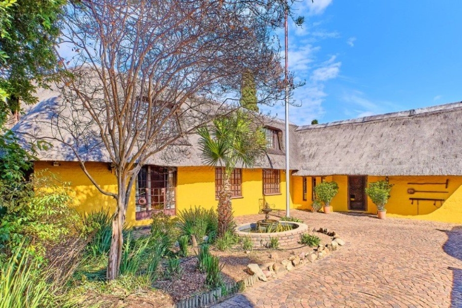 5 Bedroom Property for Sale in Glen Austin Gauteng