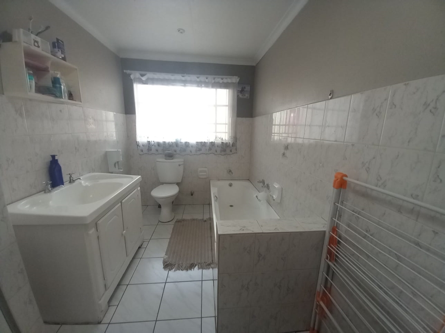 4 Bedroom Property for Sale in Noordheuwel Gauteng