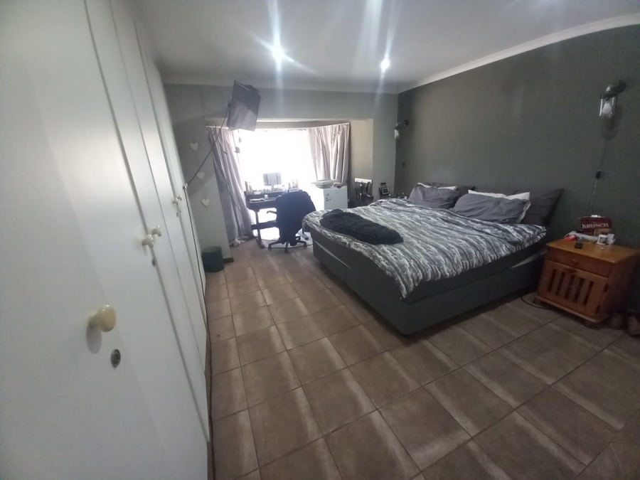 4 Bedroom Property for Sale in Noordheuwel Gauteng