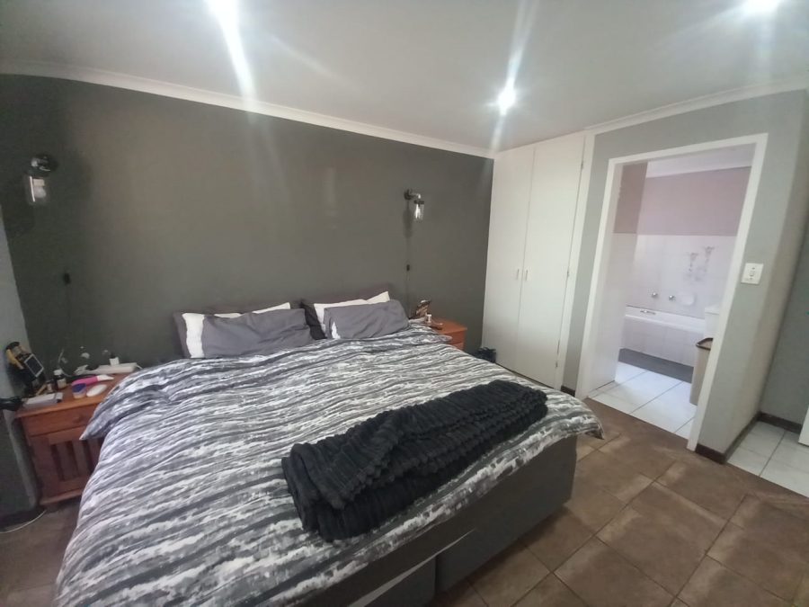 4 Bedroom Property for Sale in Noordheuwel Gauteng