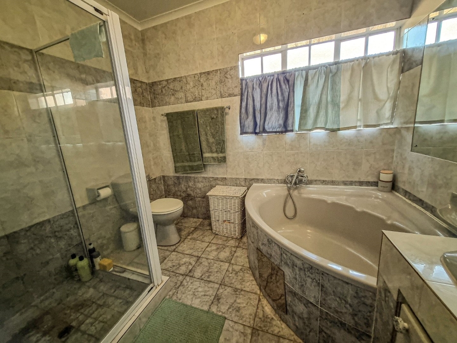 3 Bedroom Property for Sale in Eldoraigne Gauteng