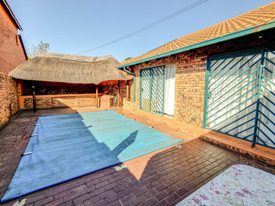 3 Bedroom Property for Sale in Eldoraigne Gauteng