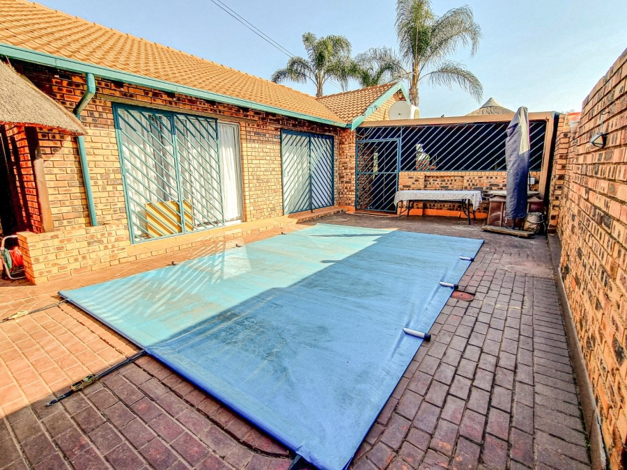 3 Bedroom Property for Sale in Eldoraigne Gauteng