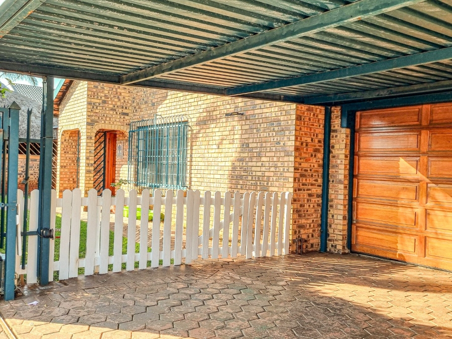 3 Bedroom Property for Sale in Eldoraigne Gauteng