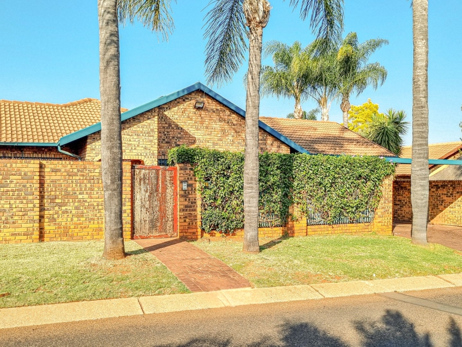 3 Bedroom Property for Sale in Eldoraigne Gauteng