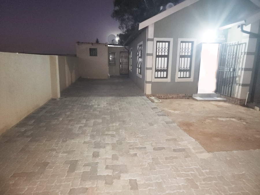 To Let 2 Bedroom Property for Rent in Modderbee Gauteng