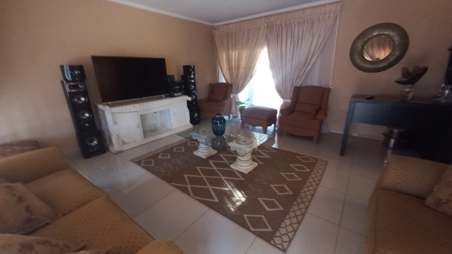 4 Bedroom Property for Sale in Groblerpark Gauteng