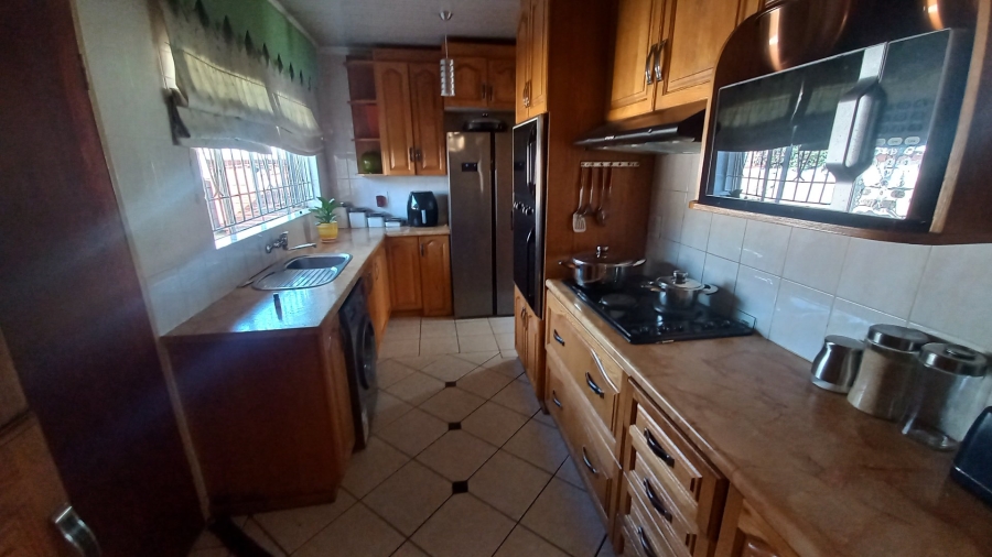 4 Bedroom Property for Sale in Groblerpark Gauteng