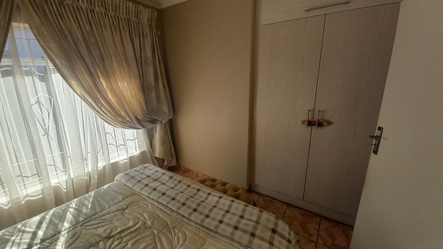 4 Bedroom Property for Sale in Groblerpark Gauteng