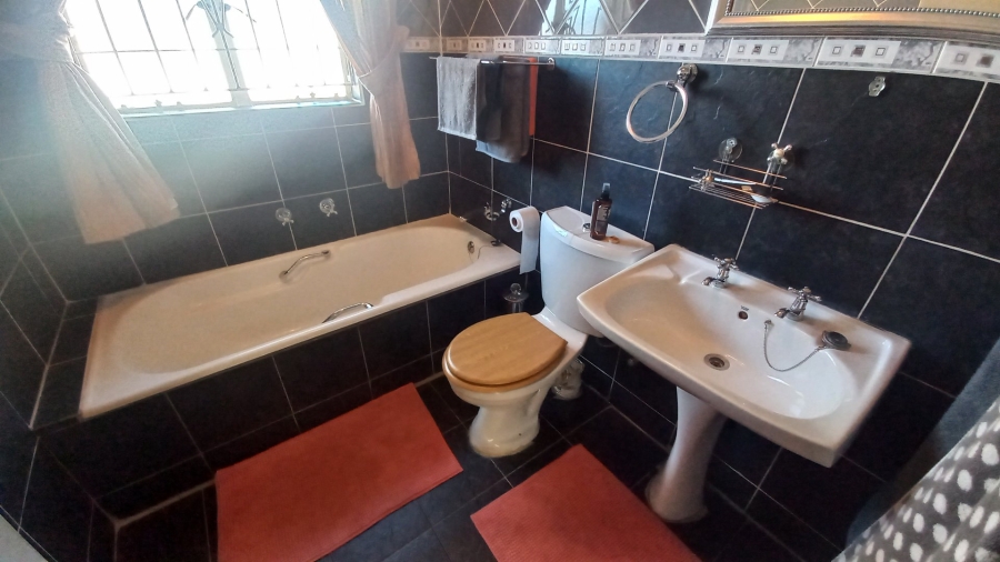 4 Bedroom Property for Sale in Groblerpark Gauteng