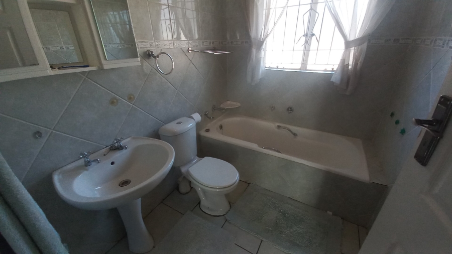 4 Bedroom Property for Sale in Groblerpark Gauteng