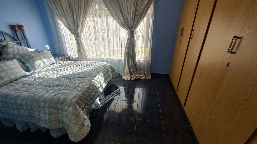 4 Bedroom Property for Sale in Groblerpark Gauteng