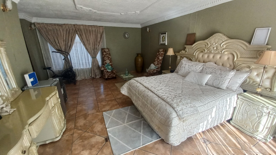 4 Bedroom Property for Sale in Groblerpark Gauteng