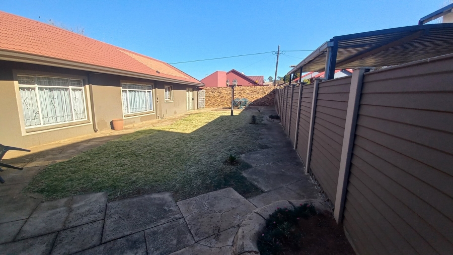 4 Bedroom Property for Sale in Groblerpark Gauteng