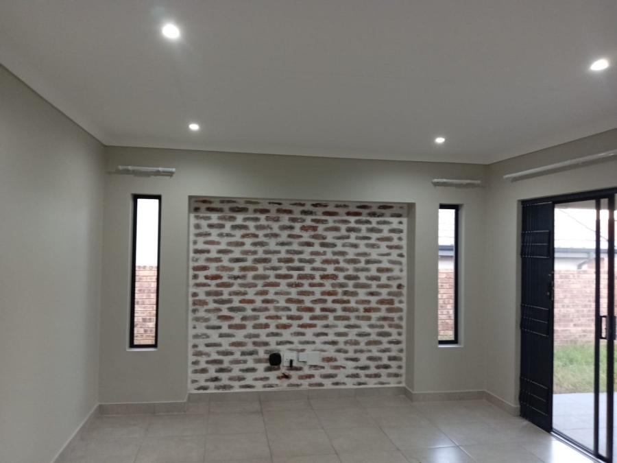 To Let 3 Bedroom Property for Rent in Lion Pride Gauteng