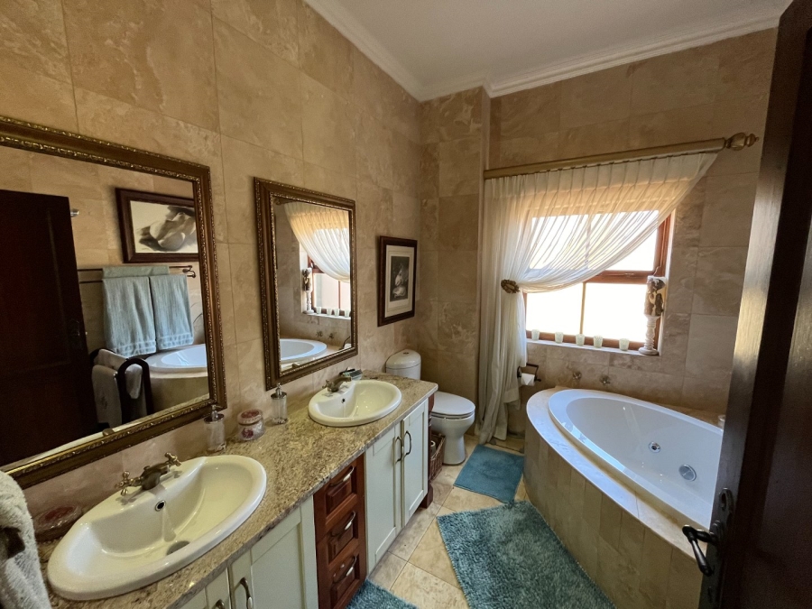 4 Bedroom Property for Sale in Silver Lakes Gauteng