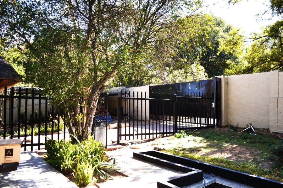 To Let 1 Bedroom Property for Rent in Bryanston Gauteng