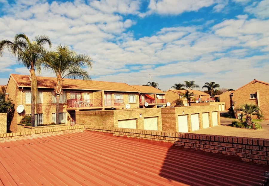 2 Bedroom Property for Sale in Faerie Glen Gauteng