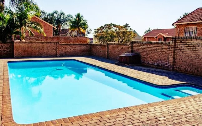 2 Bedroom Property for Sale in Faerie Glen Gauteng