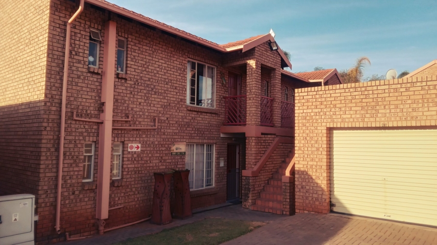 2 Bedroom Property for Sale in Faerie Glen Gauteng