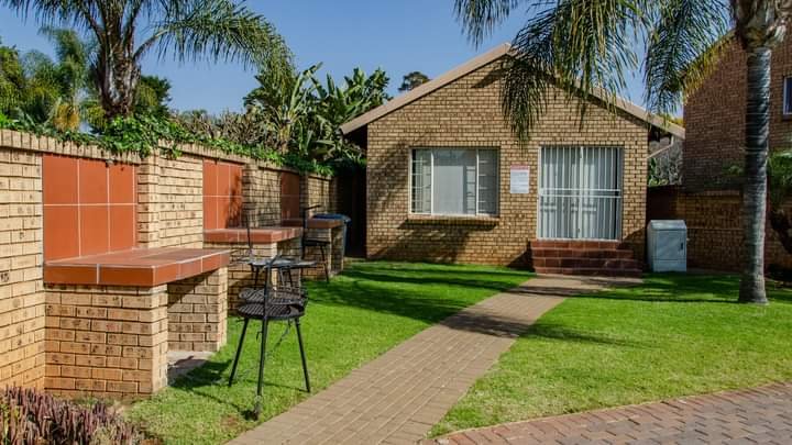 2 Bedroom Property for Sale in Faerie Glen Gauteng