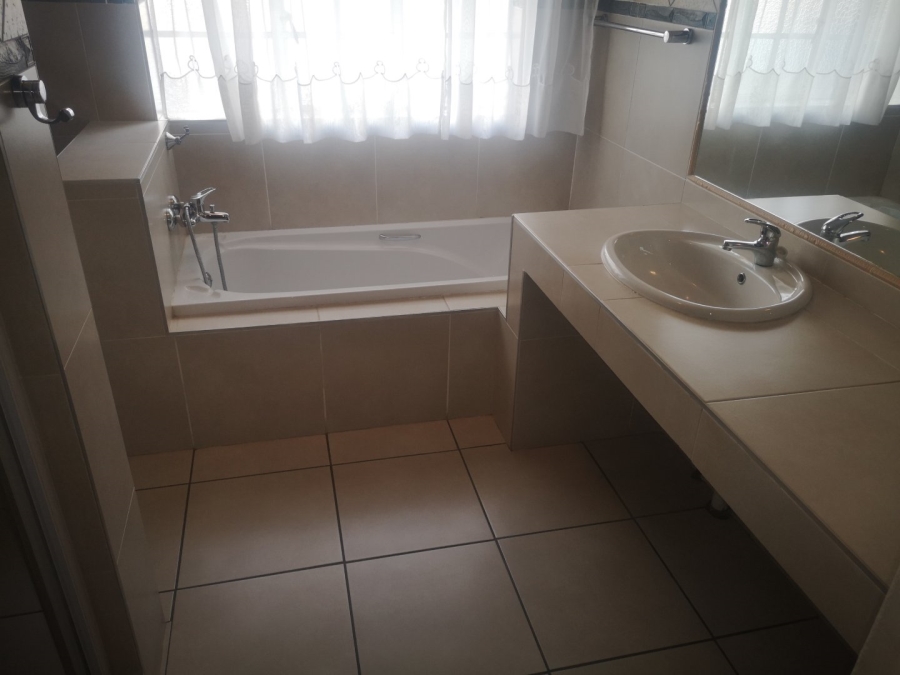 4 Bedroom Property for Sale in Sunnyridge Gauteng