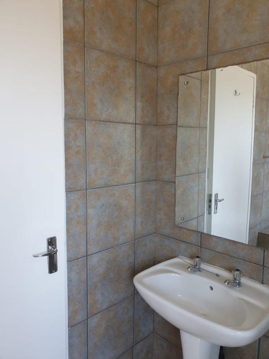 2 Bedroom Property for Sale in Sonneglans Gauteng