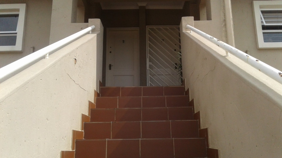 2 Bedroom Property for Sale in Wannenburghoogte Gauteng