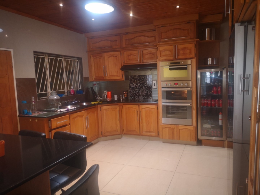 5 Bedroom Property for Sale in Bezuidenhout Valley Gauteng