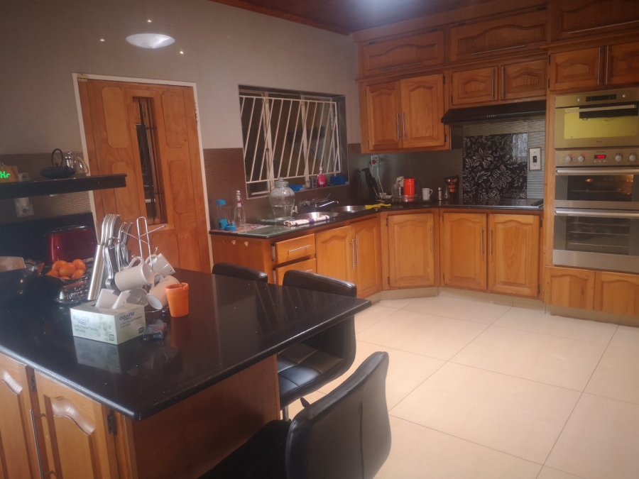 5 Bedroom Property for Sale in Bezuidenhout Valley Gauteng