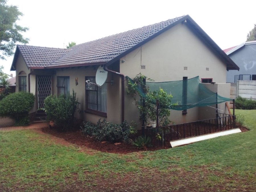 3 Bedroom Property for Sale in Dawnview Gauteng