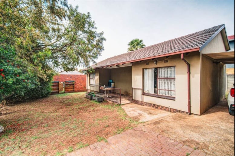 3 Bedroom Property for Sale in Dawnview Gauteng