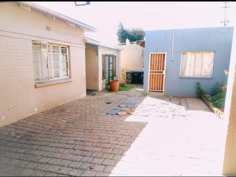 5 Bedroom Property for Sale in Orange Grove Gauteng