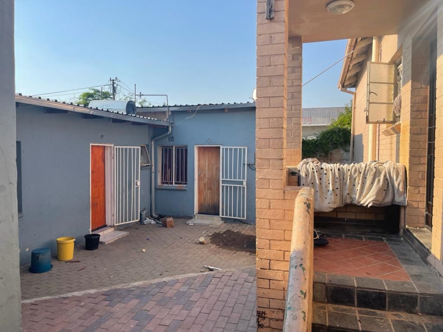 5 Bedroom Property for Sale in Orange Grove Gauteng