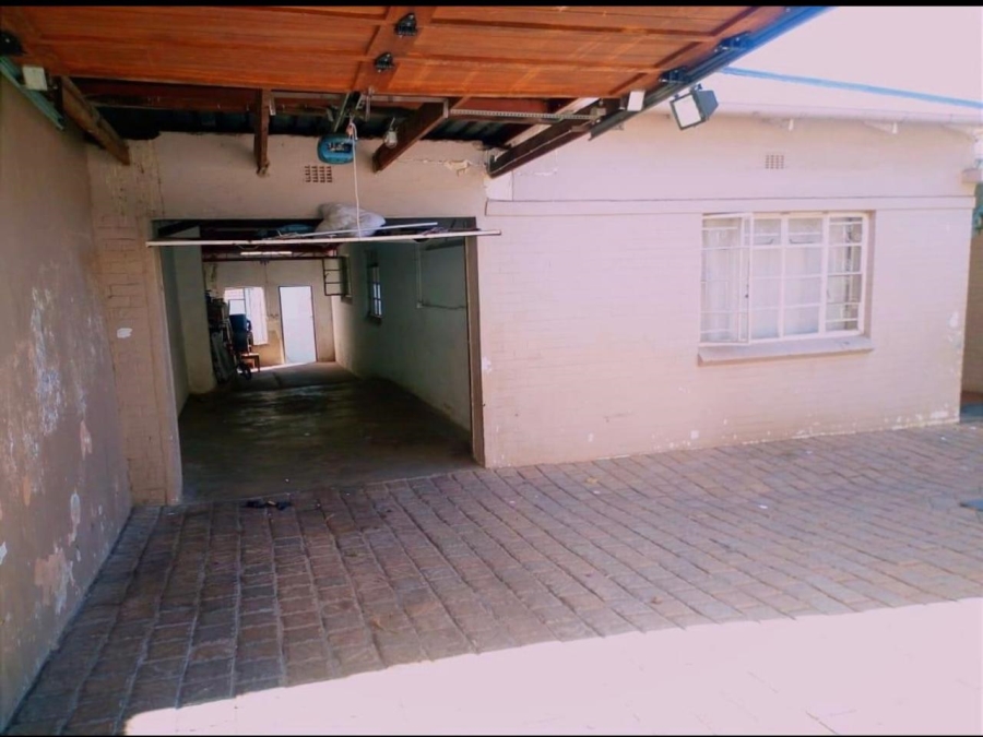 5 Bedroom Property for Sale in Orange Grove Gauteng