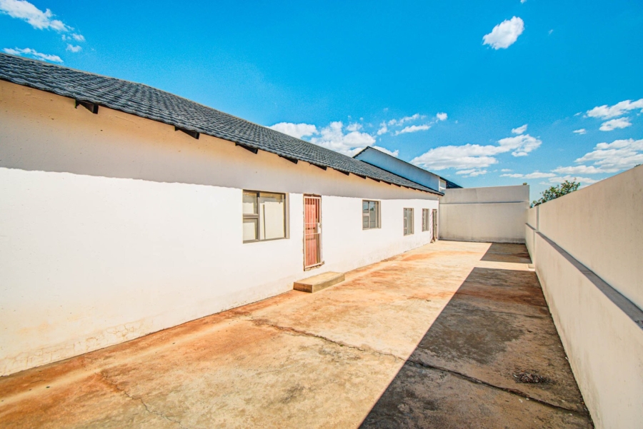 8 Bedroom Property for Sale in Klopperpark Gauteng