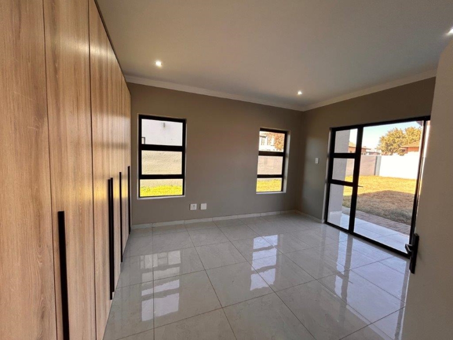 5 Bedroom Property for Sale in Savannah Country Estate Gauteng