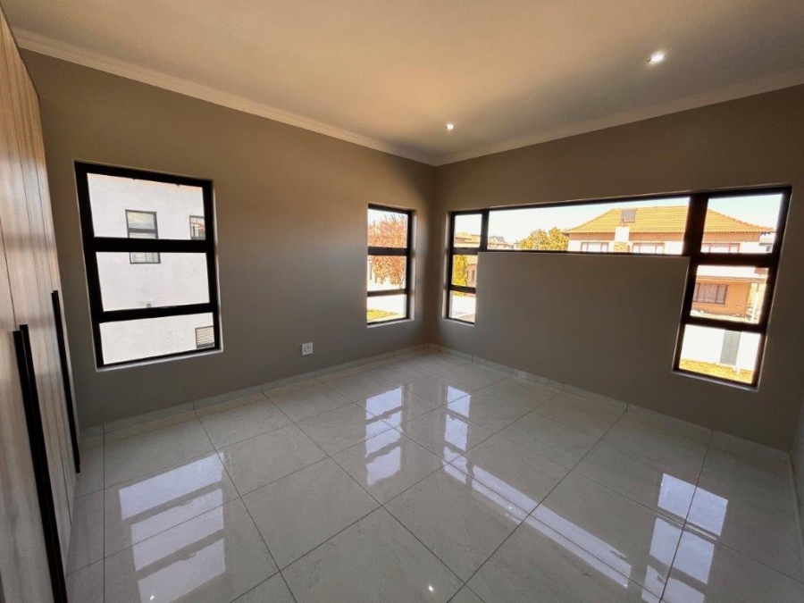 5 Bedroom Property for Sale in Savannah Country Estate Gauteng