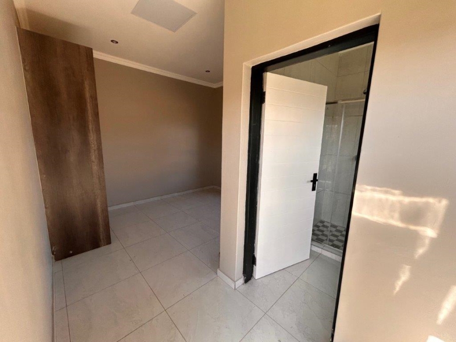 5 Bedroom Property for Sale in Savannah Country Estate Gauteng