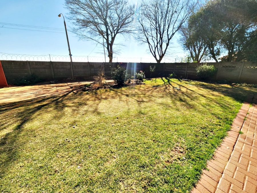 3 Bedroom Property for Sale in Dawn Park Gauteng