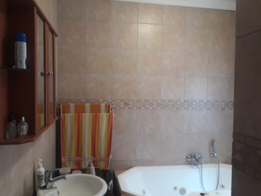 3 Bedroom Property for Sale in Orange Grove Gauteng