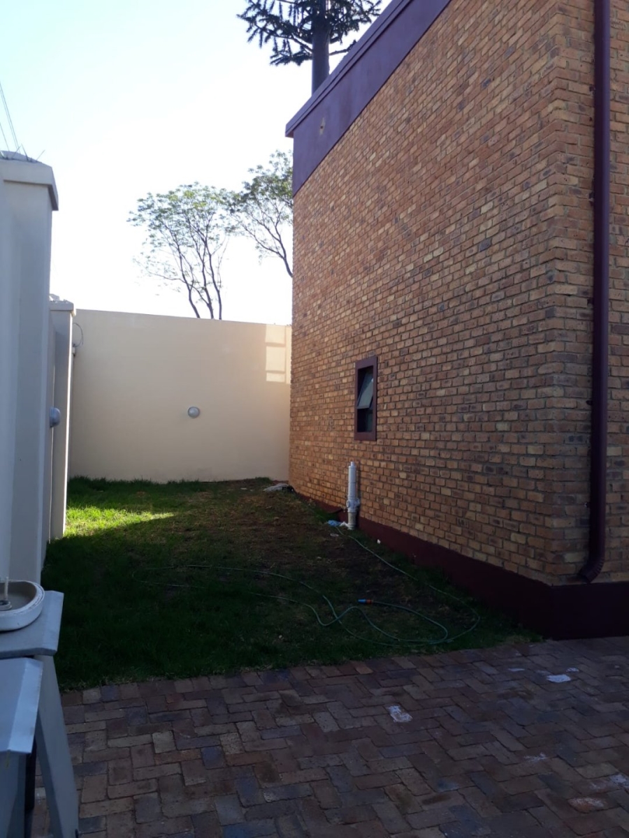 5 Bedroom Property for Sale in Bezuidenhout Valley Gauteng