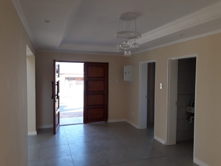 5 Bedroom Property for Sale in Bezuidenhout Valley Gauteng