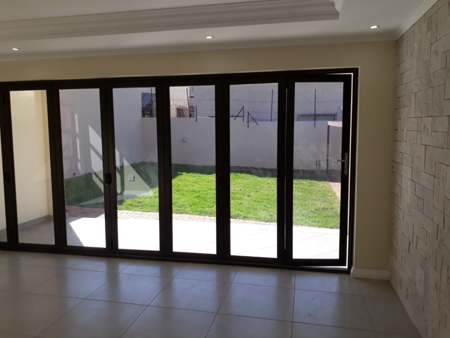 5 Bedroom Property for Sale in Bezuidenhout Valley Gauteng