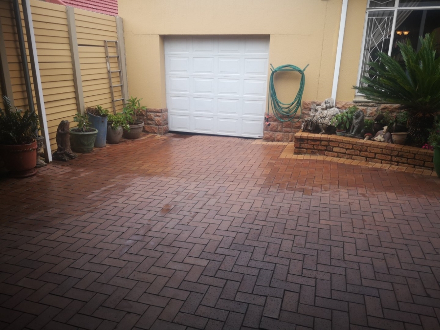 3 Bedroom Property for Sale in Dawnview Gauteng