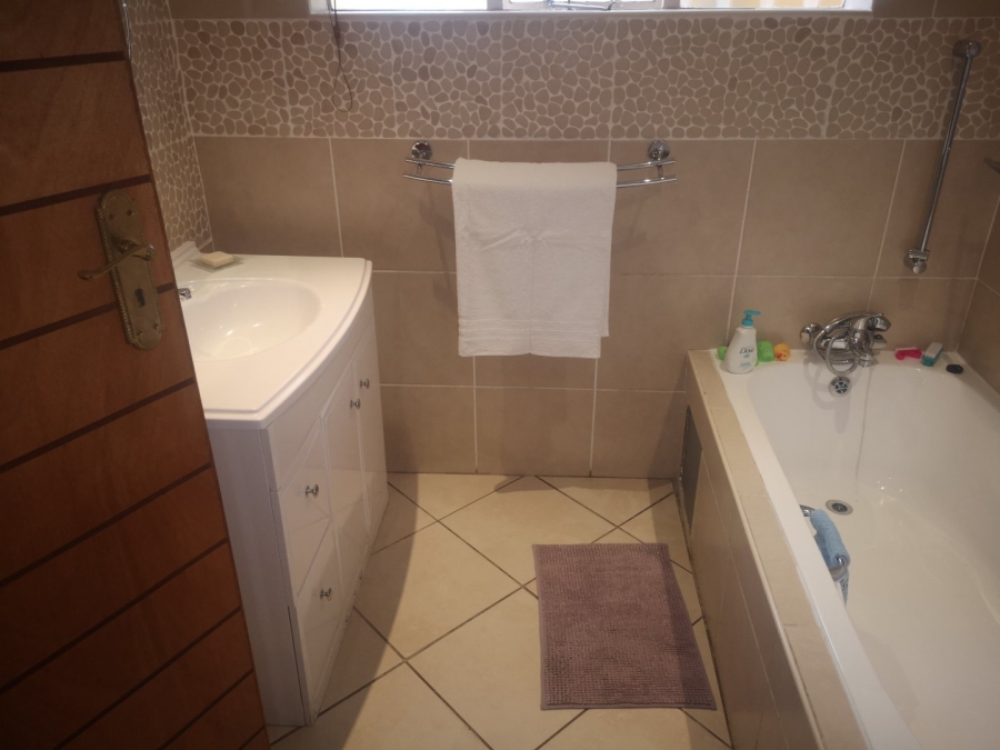 3 Bedroom Property for Sale in Dawnview Gauteng