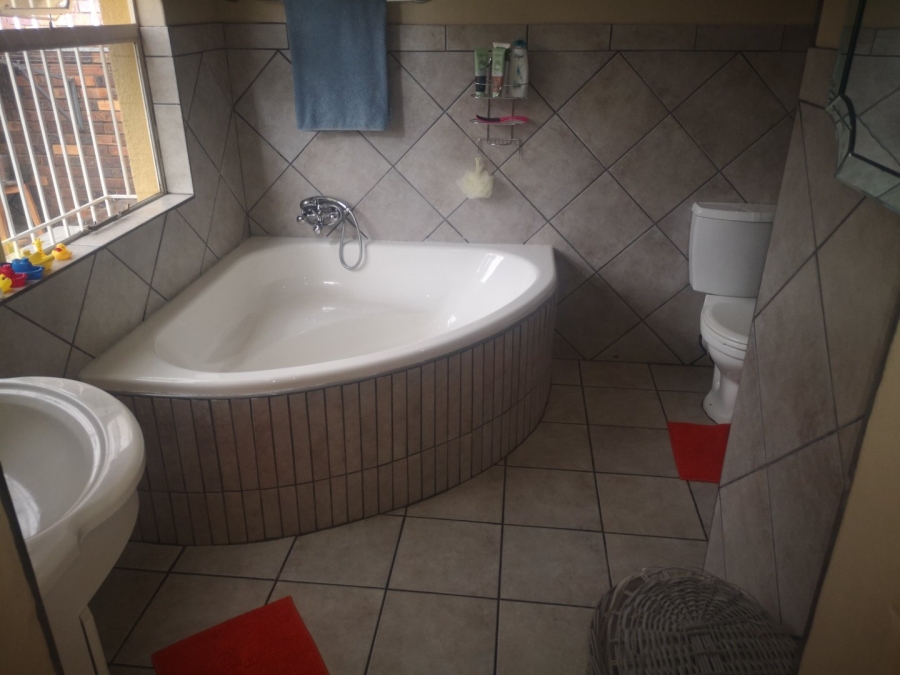 3 Bedroom Property for Sale in Dawnview Gauteng