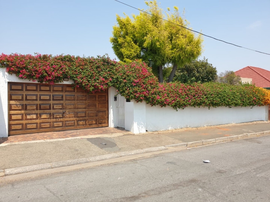 4 Bedroom Property for Sale in Orange Grove Gauteng